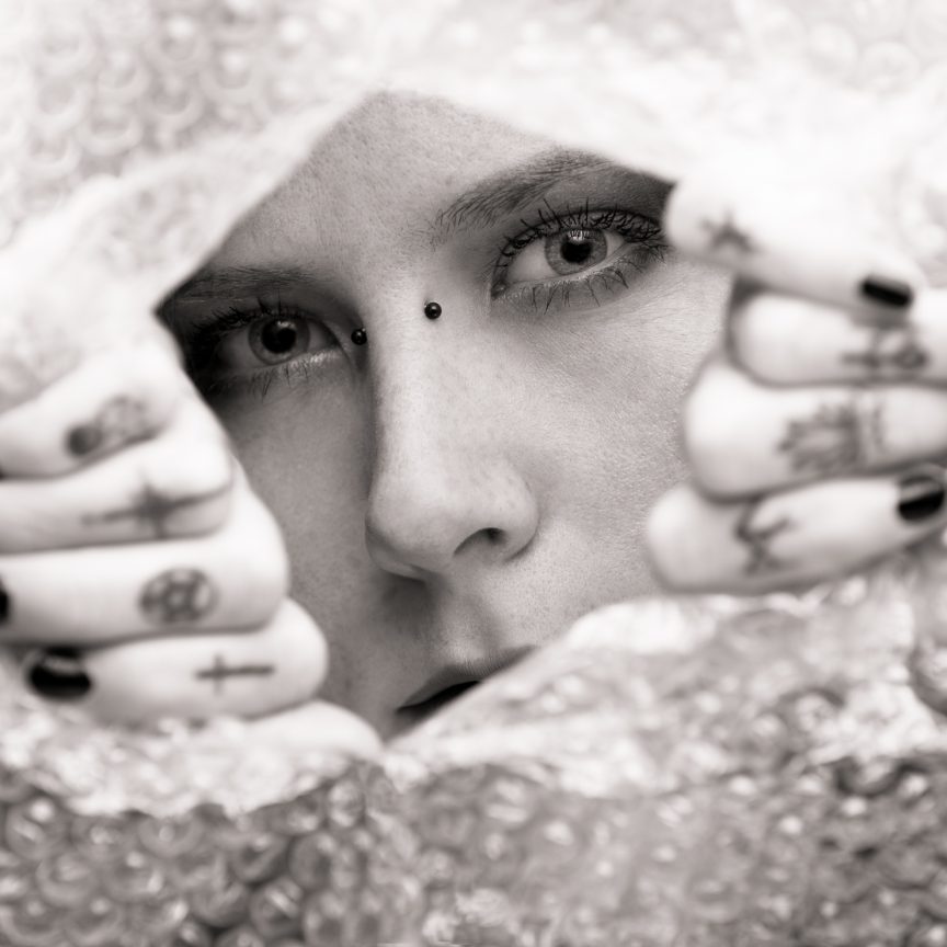 MARIE JOSE HAINS STUDIO LAVAL PORTRAIT CREATIVITE  U7A9913 Modifier
